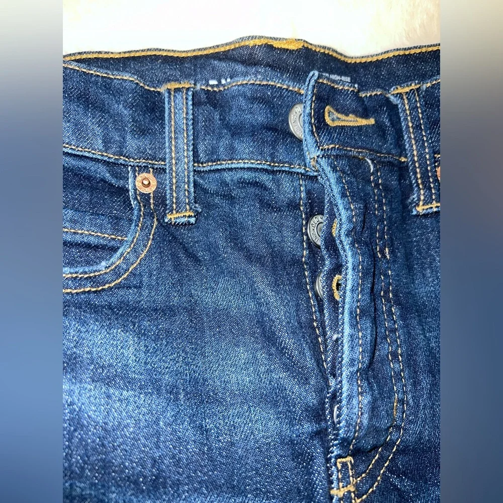 4/$10 Bundle Sale: NWOT Old Navy Sky-Hi A-Line Cut-Off Denim Shorts - Picture 2 of 4